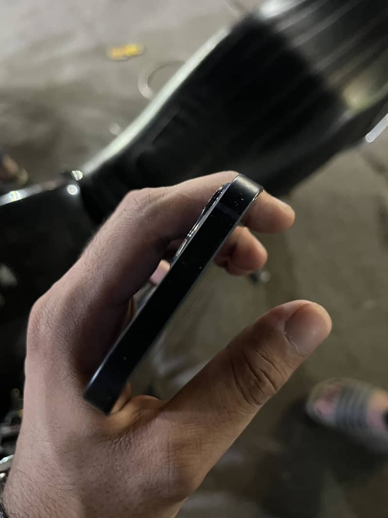 Apple iPhone 13 4