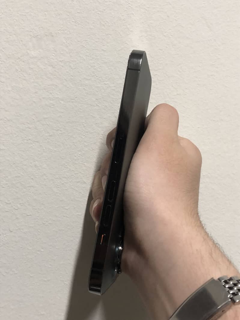 Apple iPhone 13 Pro 2