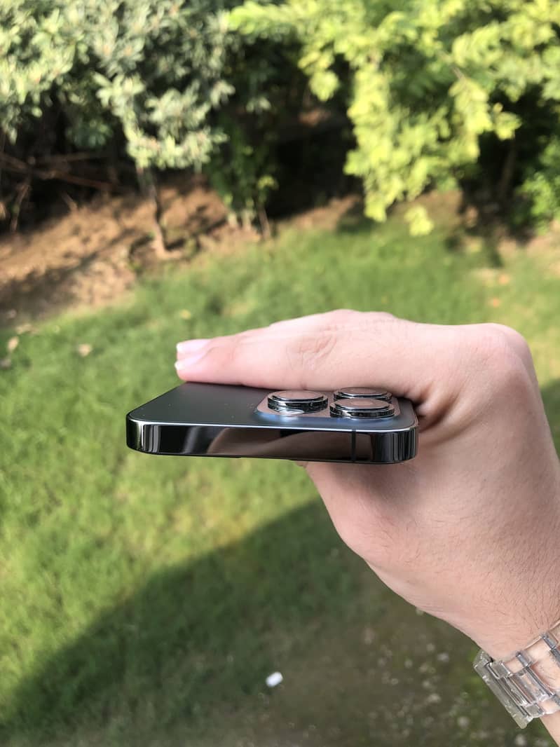 Apple iPhone 13 Pro 12