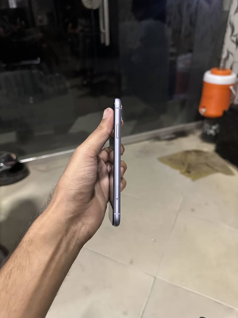 Apple iPhone 11 4