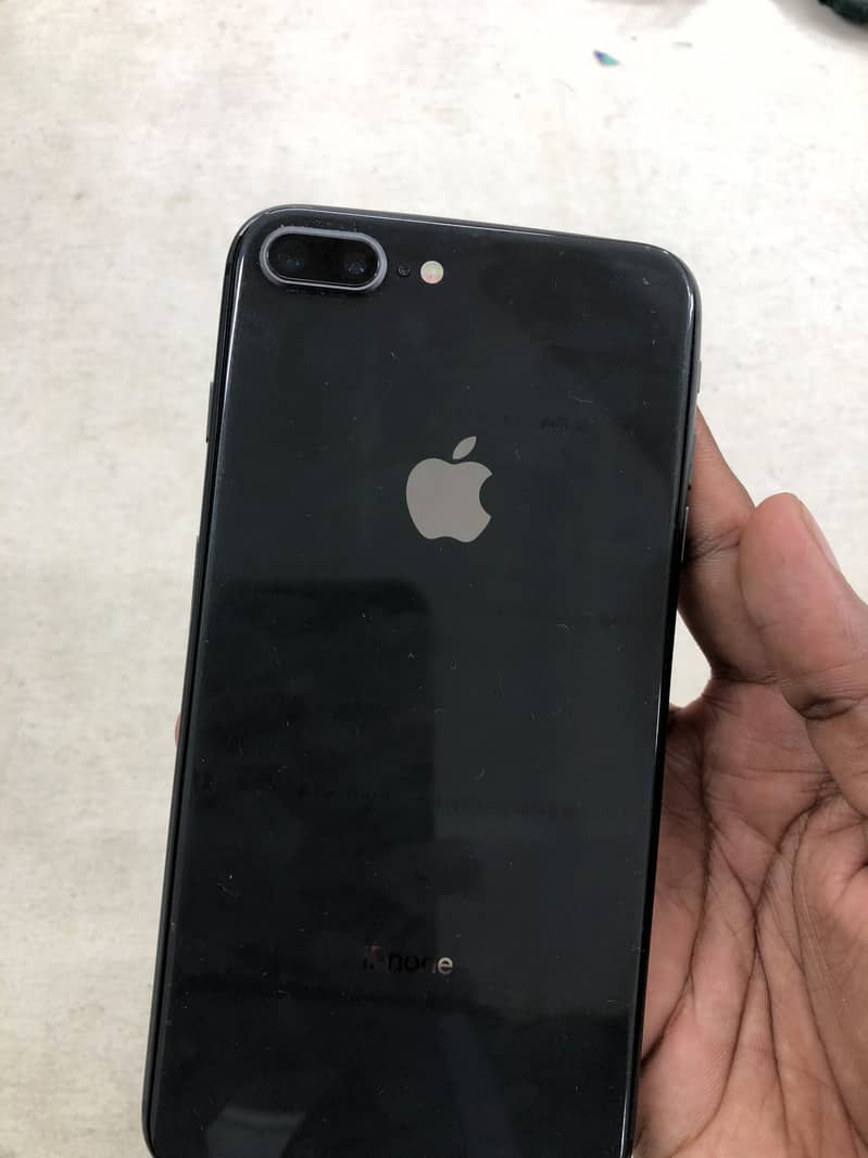 Apple iPhone 8 Plus 3