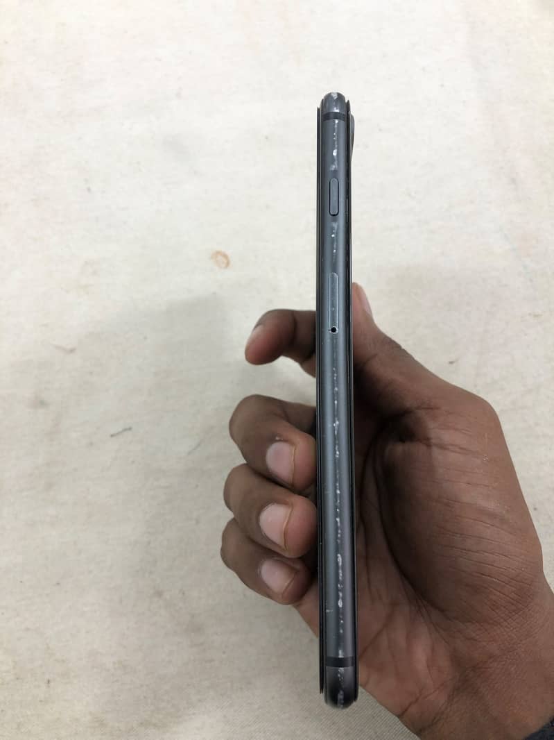 Apple iPhone 8 Plus 4
