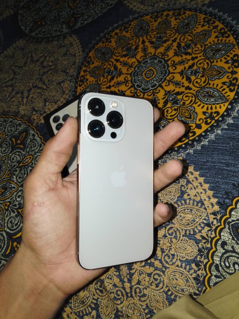 Apple iPhone 13 Pro 1