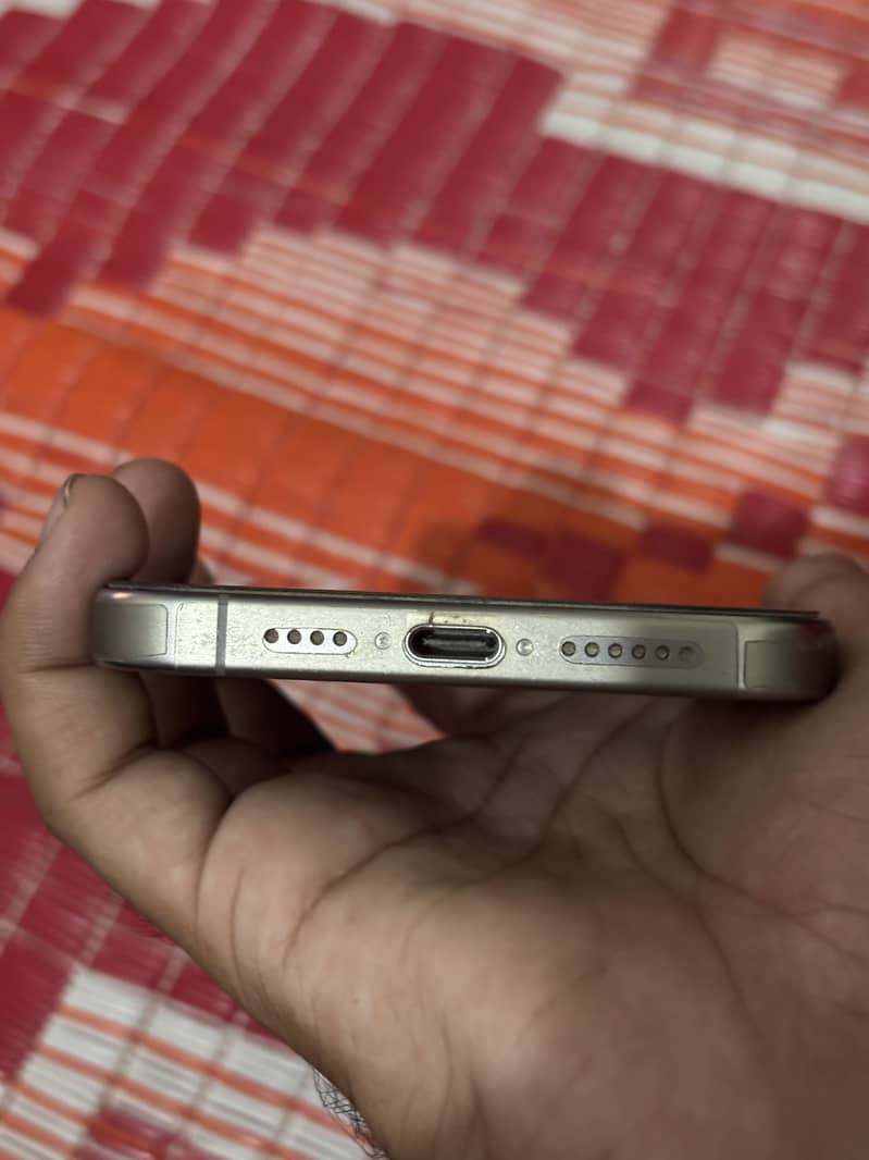Apple iPhone 15 Pro Max 2