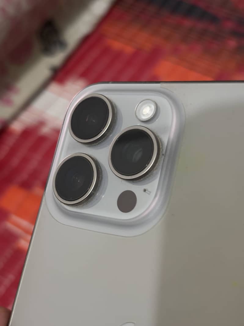 Apple iPhone 15 Pro Max 4