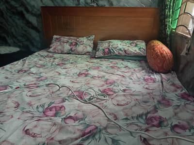 bed#queen bed#golden bed#wooden bed