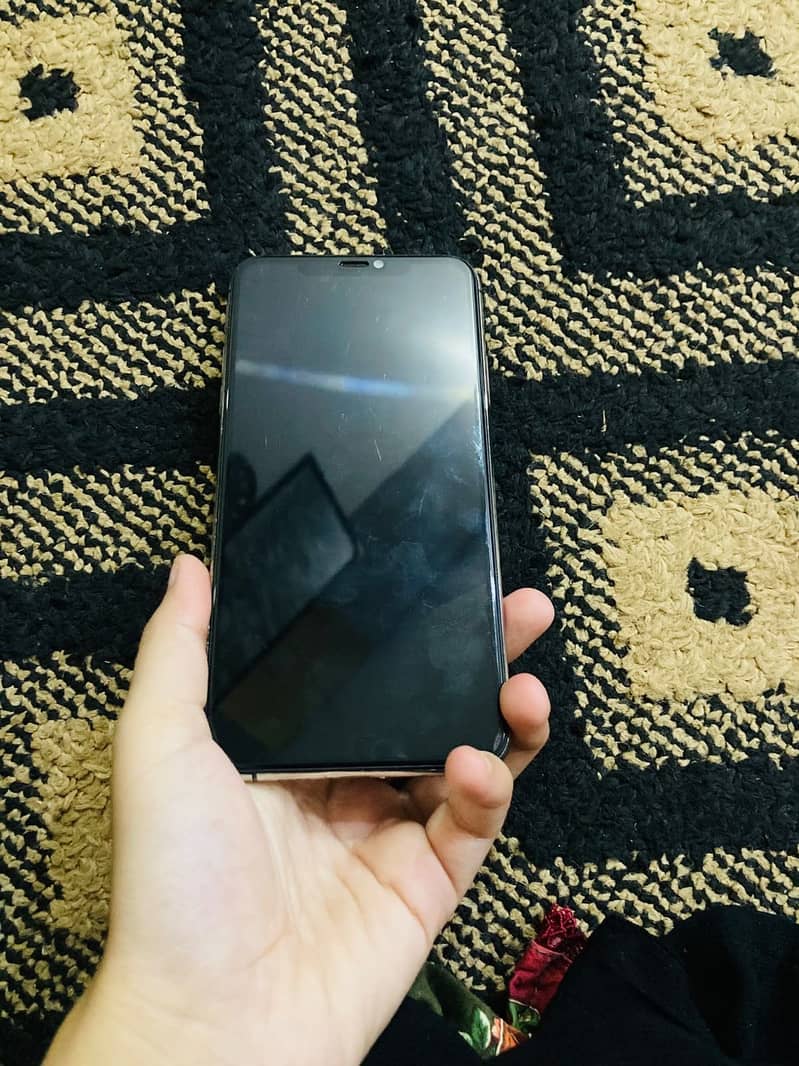 Apple iPhone 11 Pro Max 2