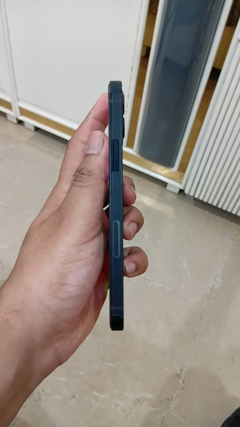 Apple iPhone 12 3