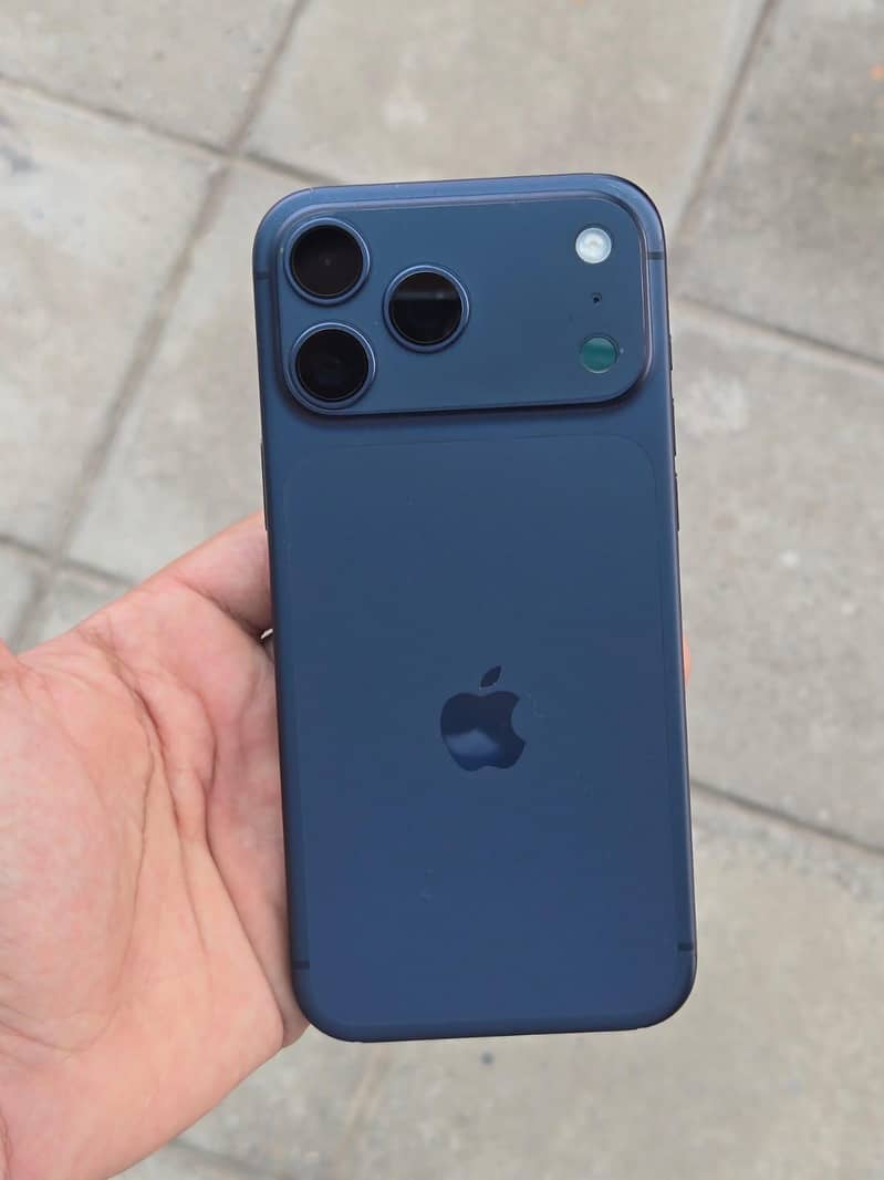 Apple iPhone 17 Pro Max 1