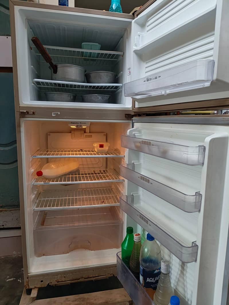 Refrigerator Dawlance 1