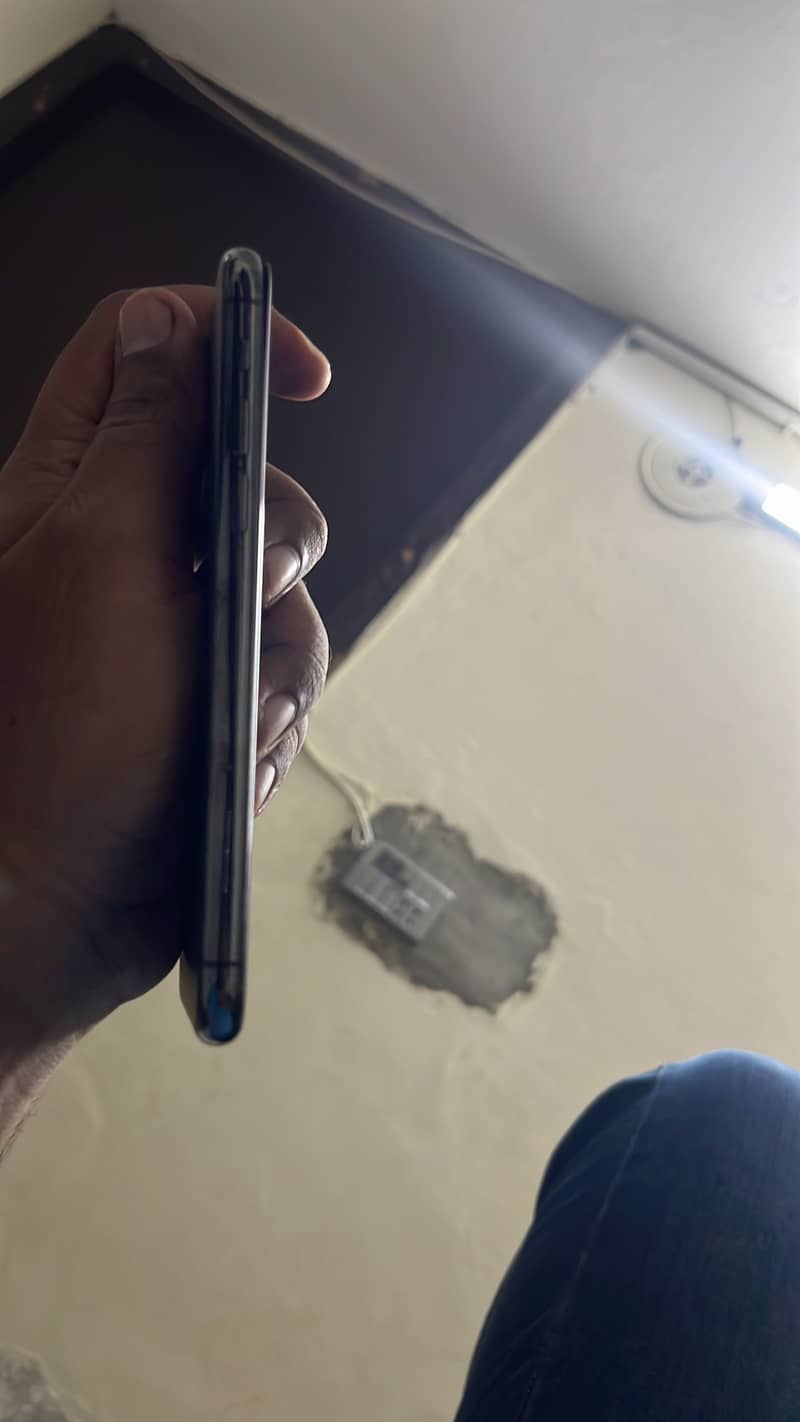 Apple iPhone 11 Pro 1