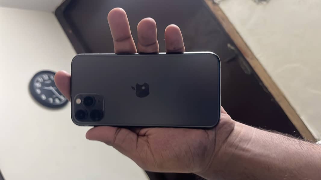 Apple iPhone 11 Pro 4
