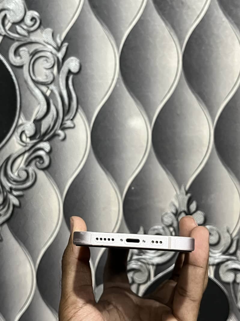 Apple iPhone 13 2