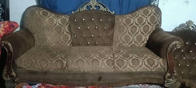 Crown  Style Sofa Set For Sale