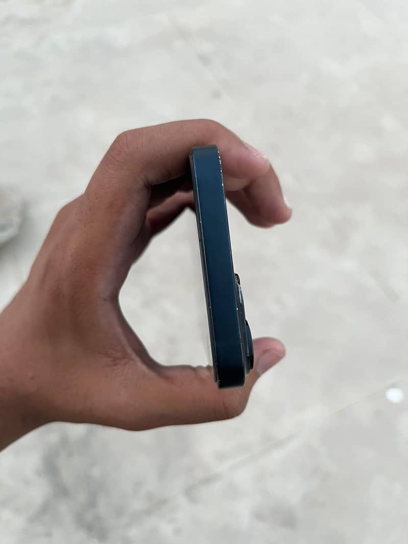 Apple iPhone 14 3