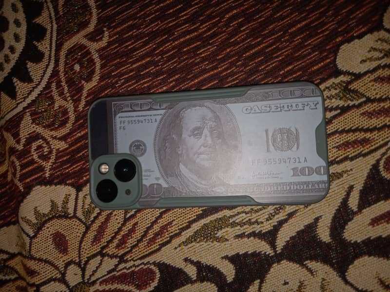 Apple iPhone 13 4