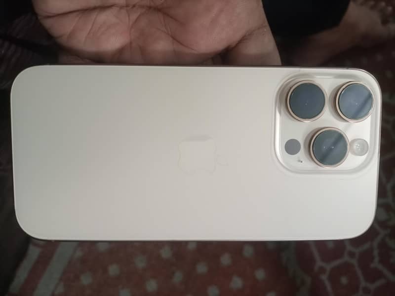 Apple iPhone 16 Pro 3