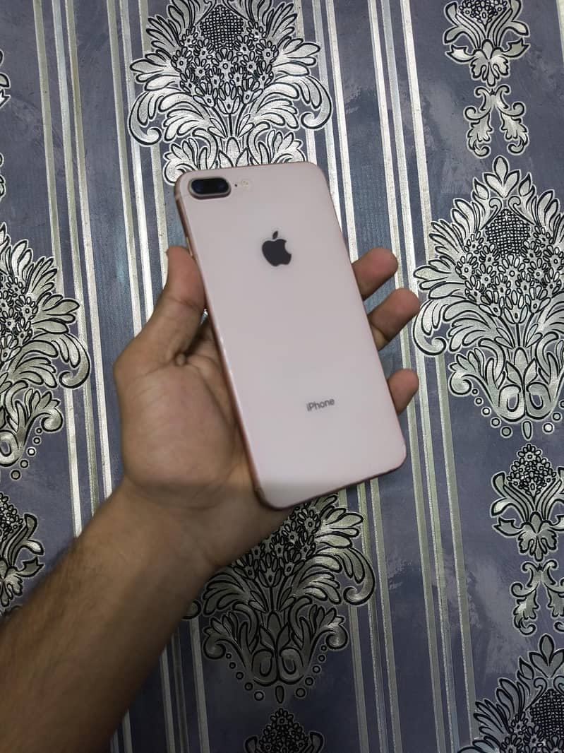 Apple iPhone 8 Plus 1
