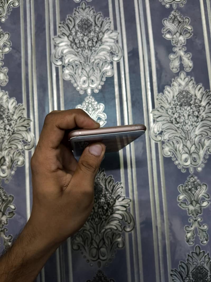 Apple iPhone 8 Plus 3