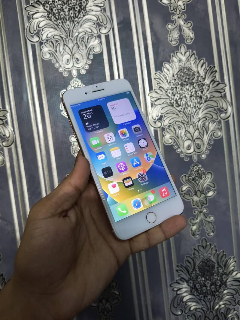 Apple iPhone 8 Plus 4