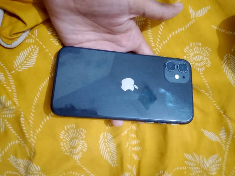 Apple iPhone 11 4