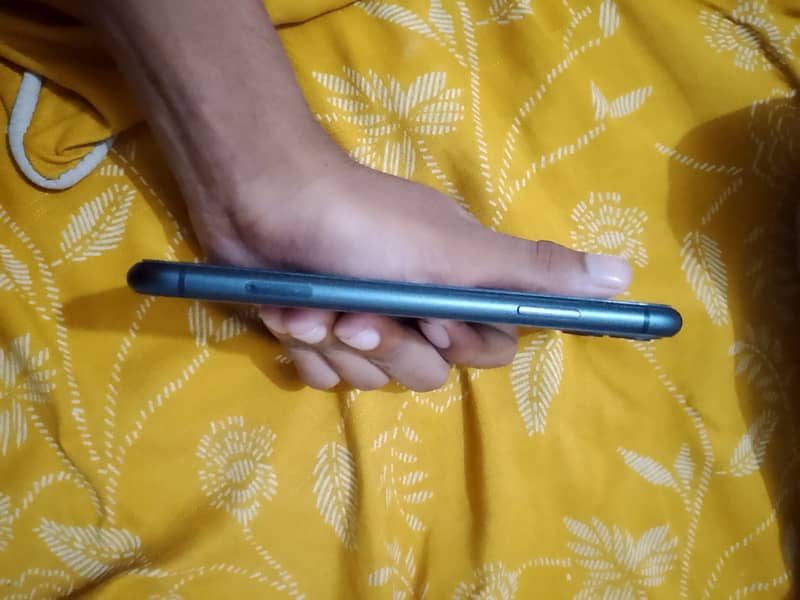Apple iPhone 11 5
