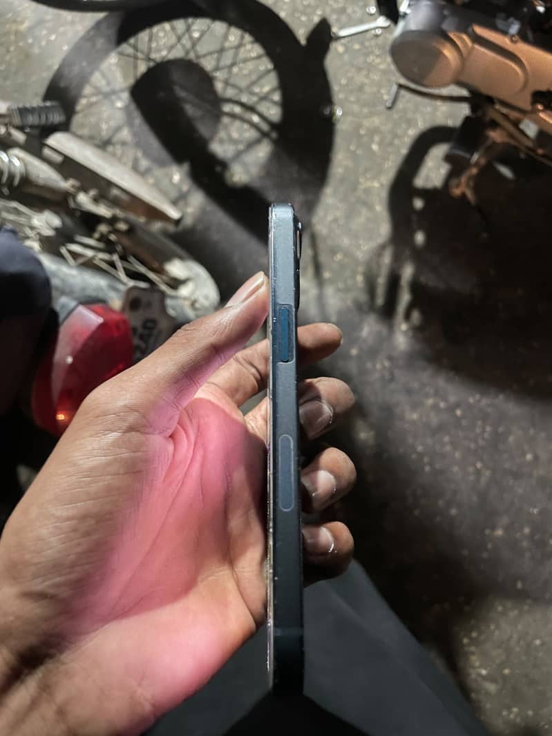 Apple iPhone 13 1