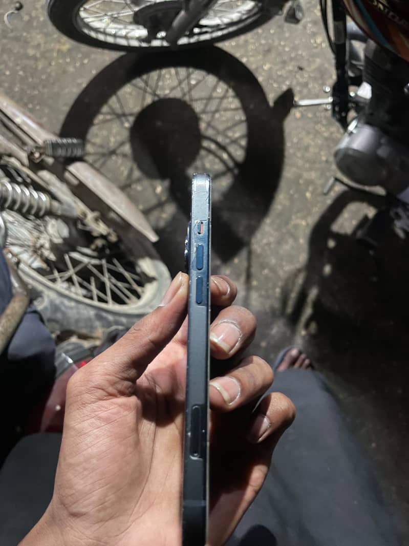 Apple iPhone 13 3