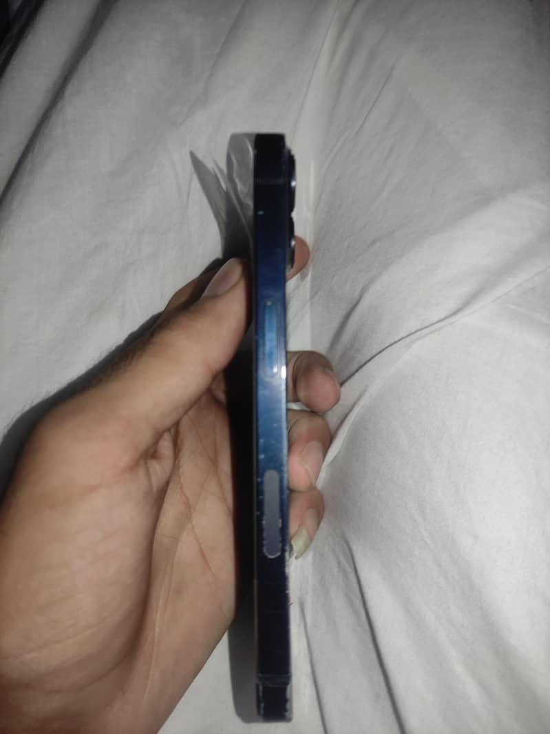 Apple iPhone 13 0