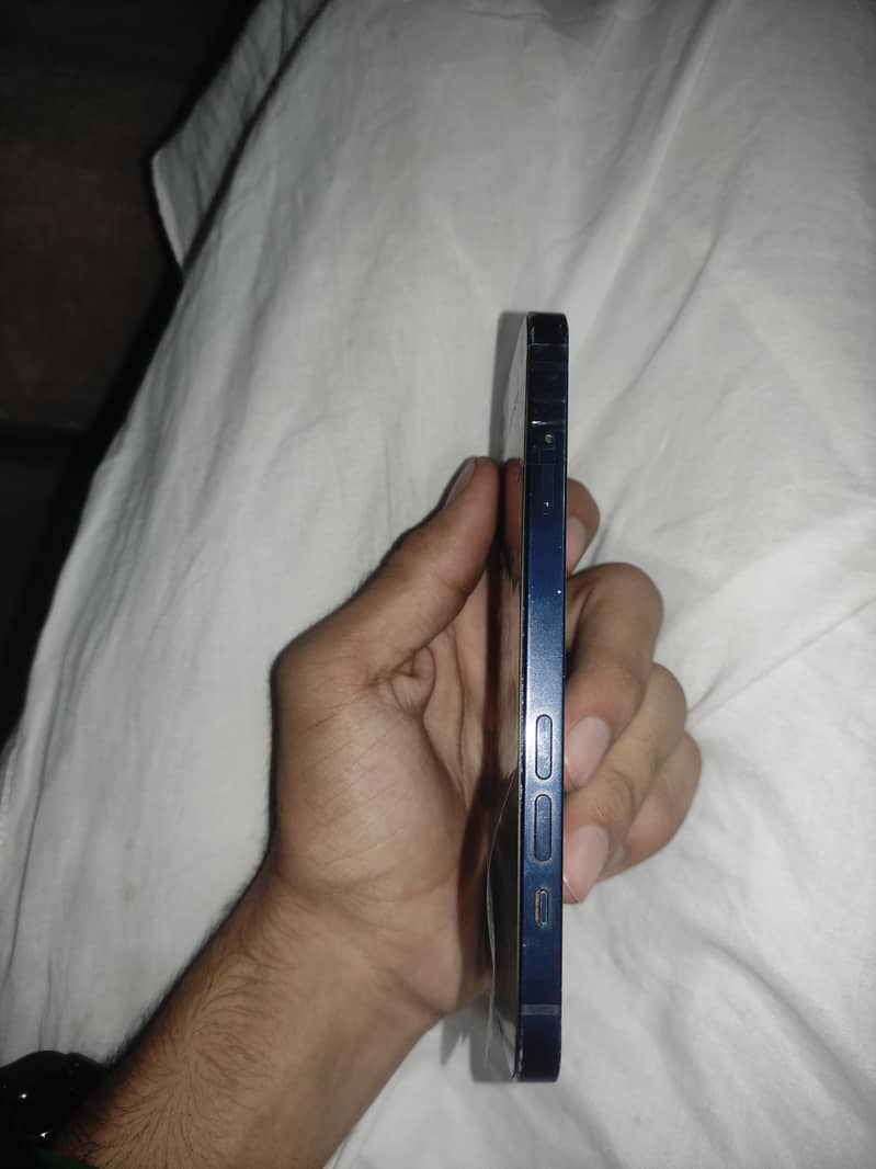 Apple iPhone 13 4