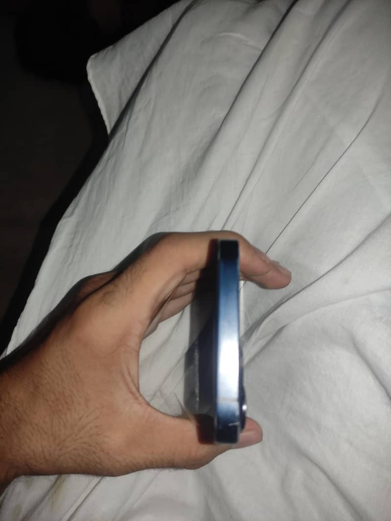 Apple iPhone 13 5