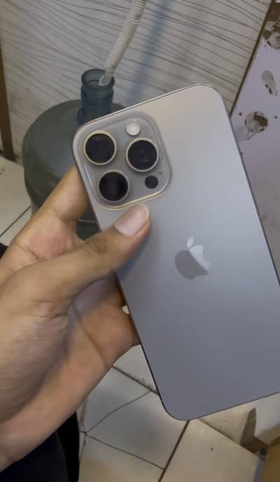 Apple iPhone 16 Pro Max Pta glass break