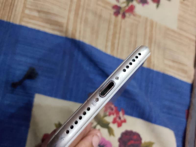 Apple iPhone 7 3