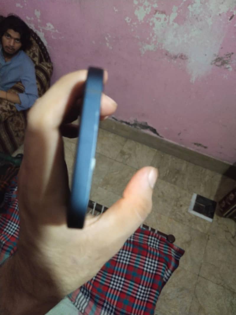 Apple iPhone 12 3