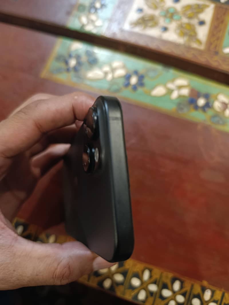 Apple iPhone 15 4