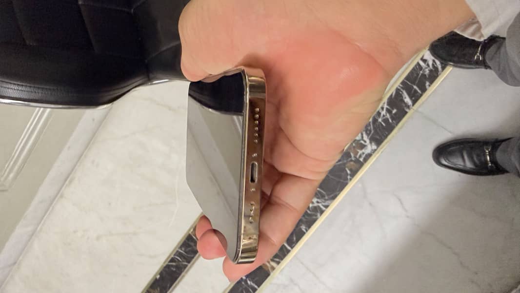Apple iPhone 12 Pro Max – 10/10 Condition | Pristine & Scratchless 6