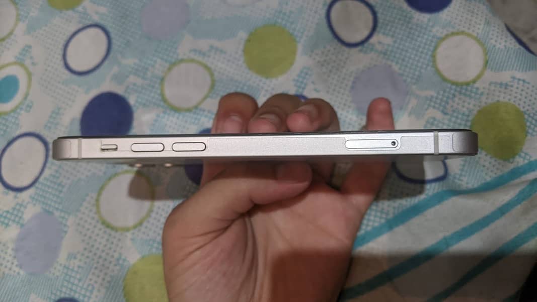 Apple iPhone 12 4