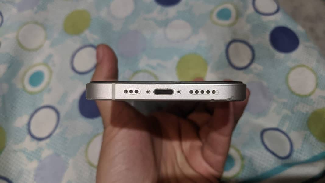 Apple iPhone 12 6