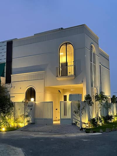 100% Original Picture 5.5 Marla Italian Design House for Sale Facing Park, Back to Main, Near Market & Masjid