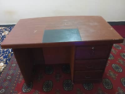 office chair and table for sale