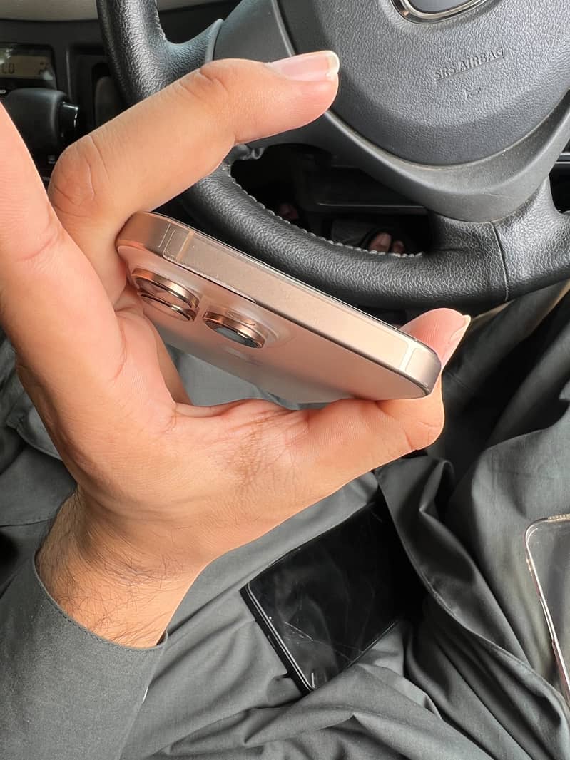 Apple iPhone 16 Pro Max 3