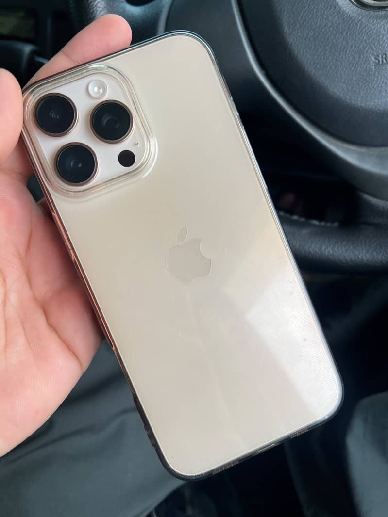 Apple iPhone 16 Pro Max 4