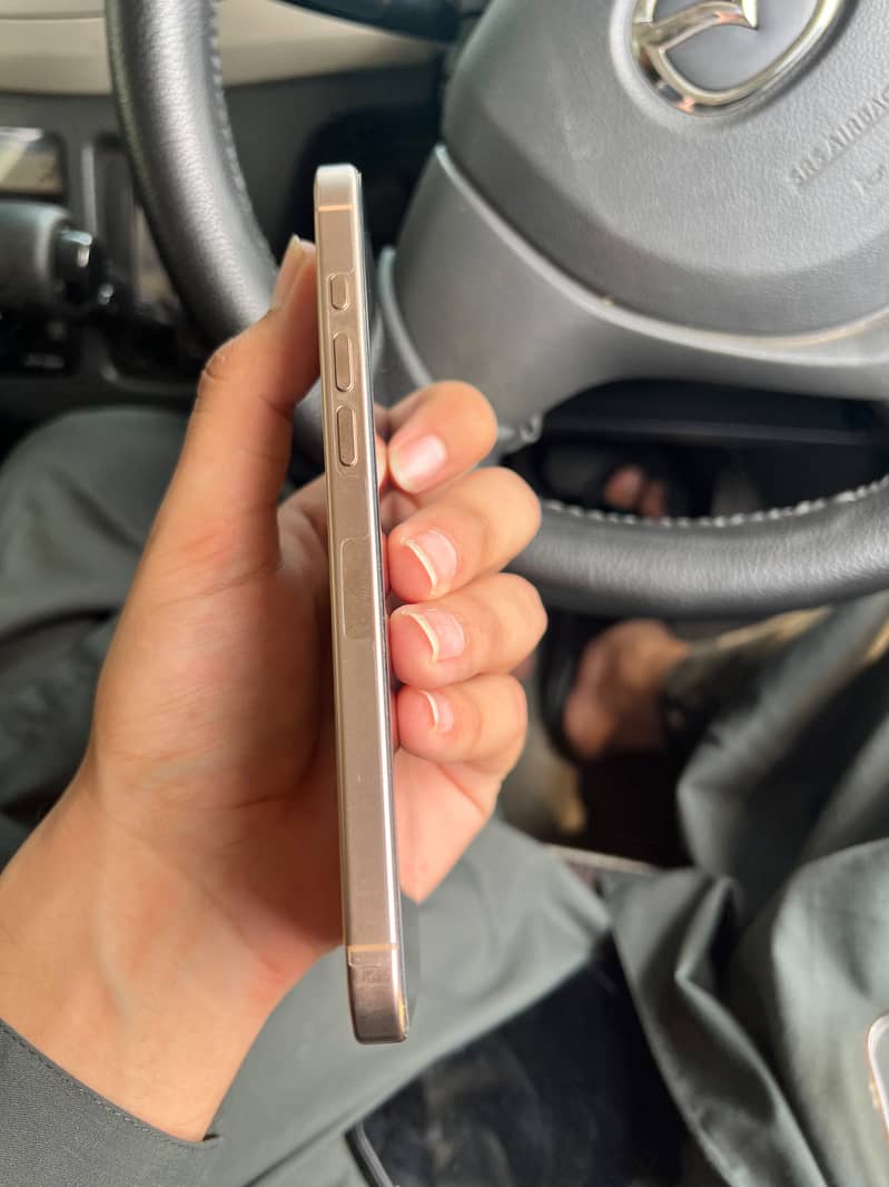 Apple iPhone 16 Pro Max 7