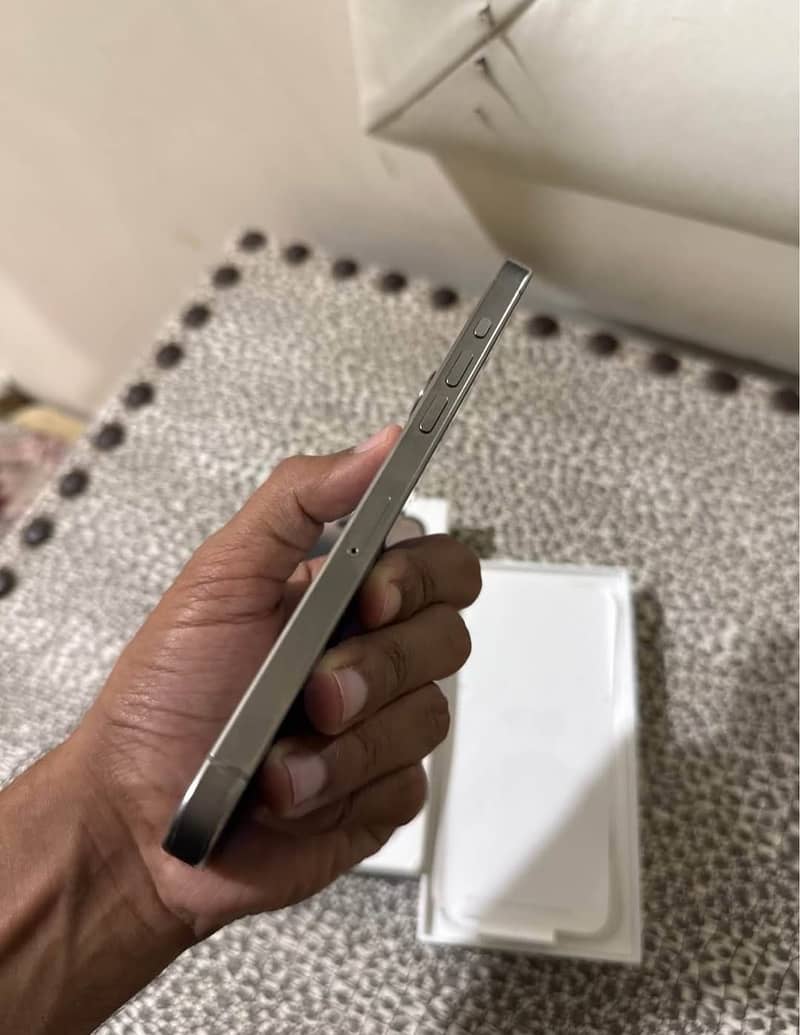Apple iPhone 15 Pro Max 2