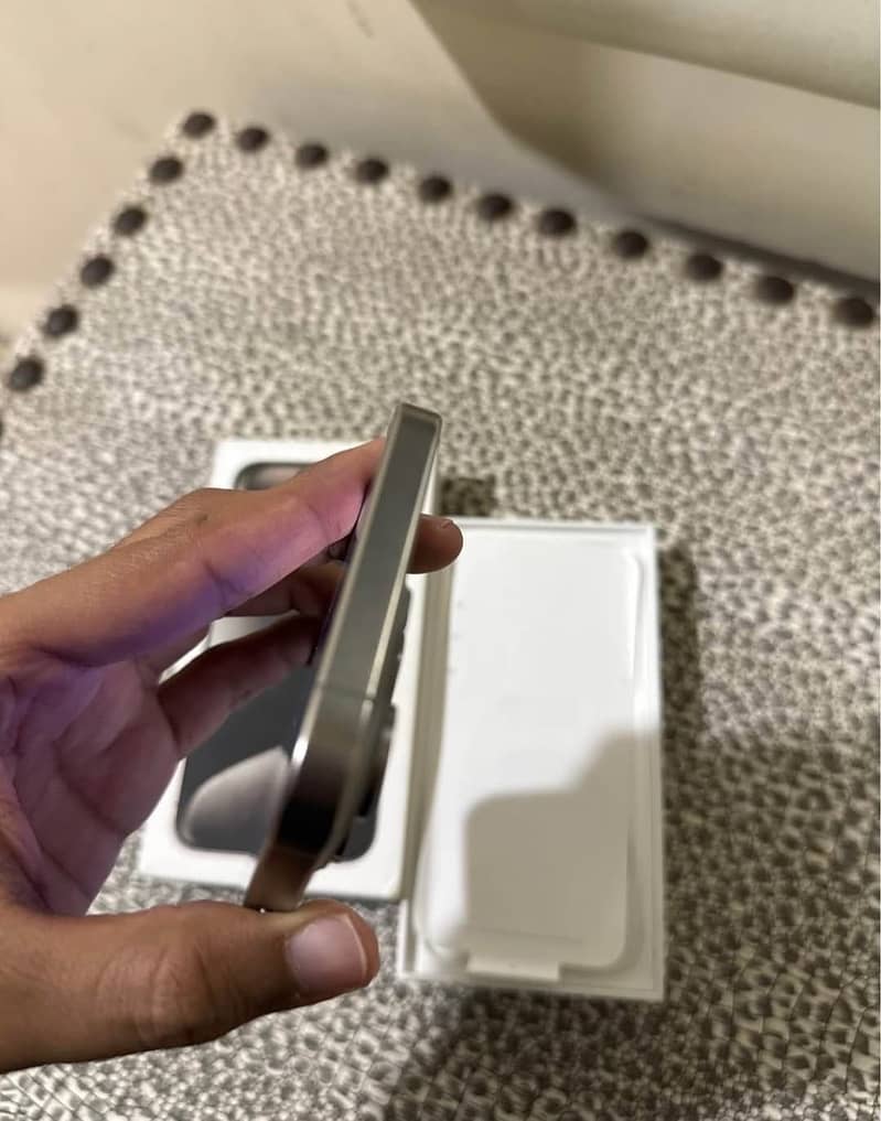 Apple iPhone 15 Pro Max 4