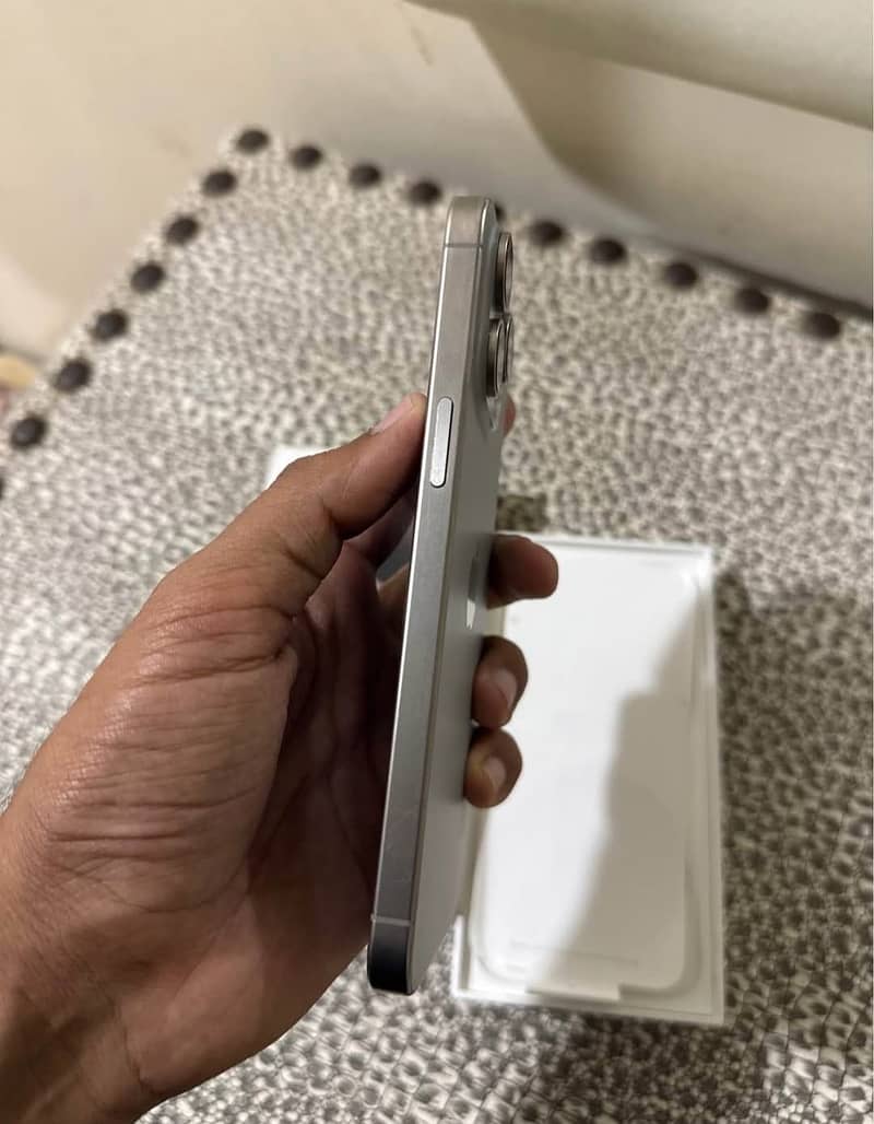 Apple iPhone 15 Pro Max 5