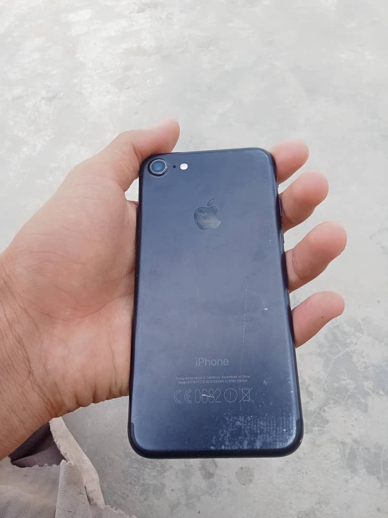 Apple iPhone 7 0