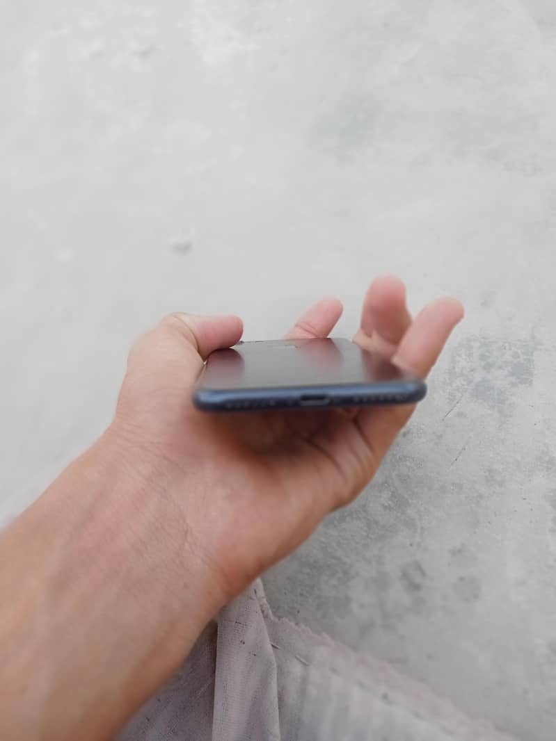 Apple iPhone 7 1