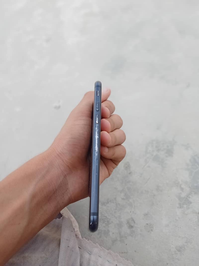Apple iPhone 7 3