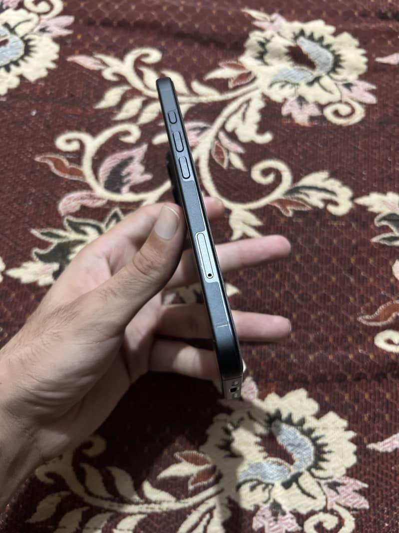 Apple iPhone 16 1